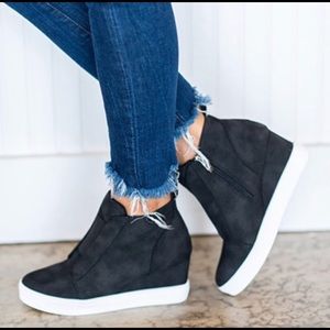 🆕 Black High-Top Wedges!